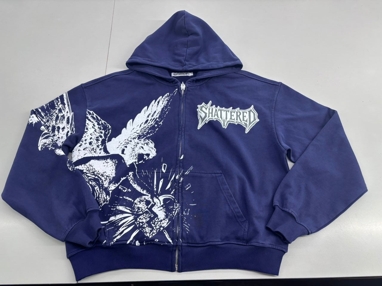 CATCHING FEELINGS HOODIE | NAVY BLUE