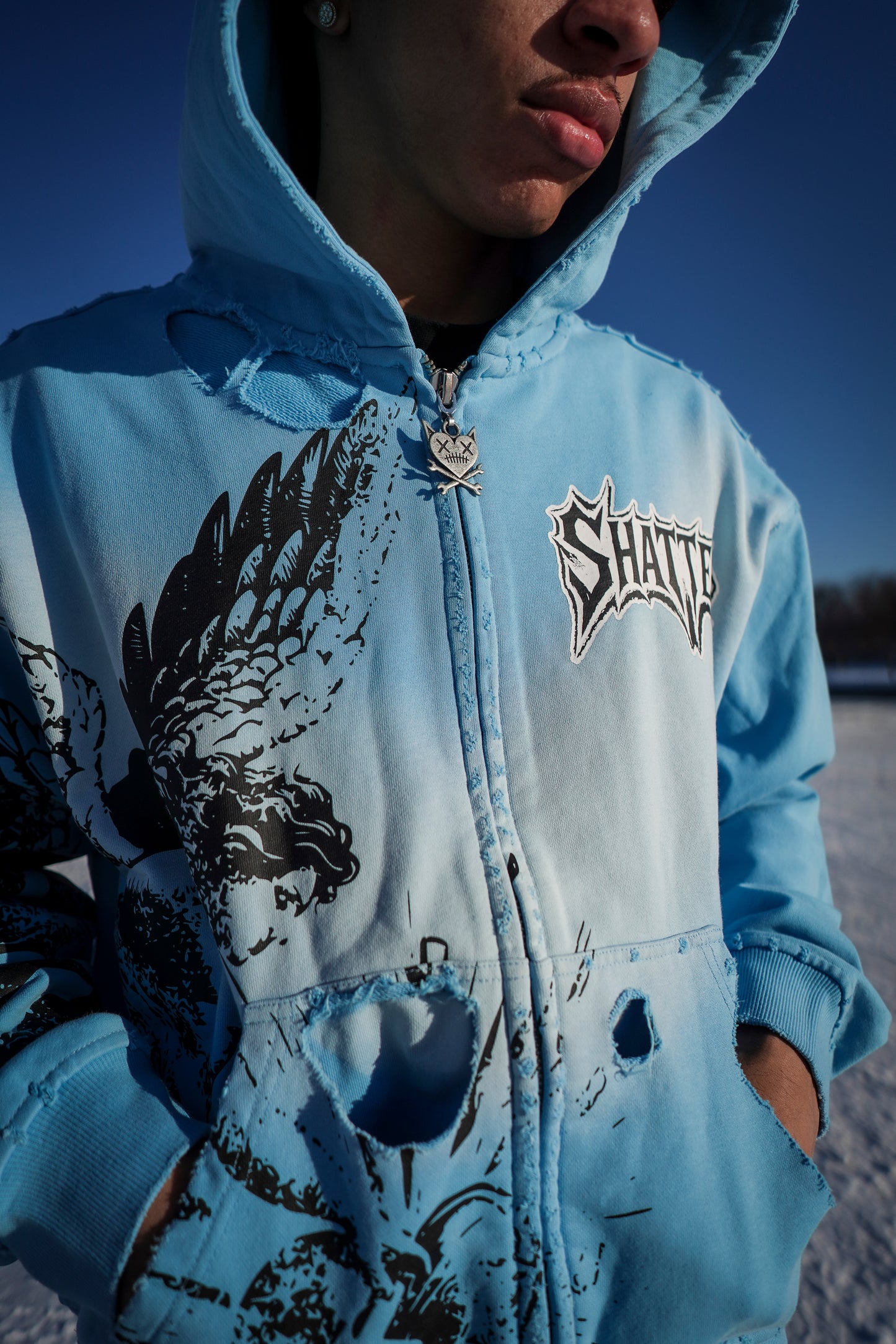 CATCHING FEELINGS HOODIE | BABY BLUE